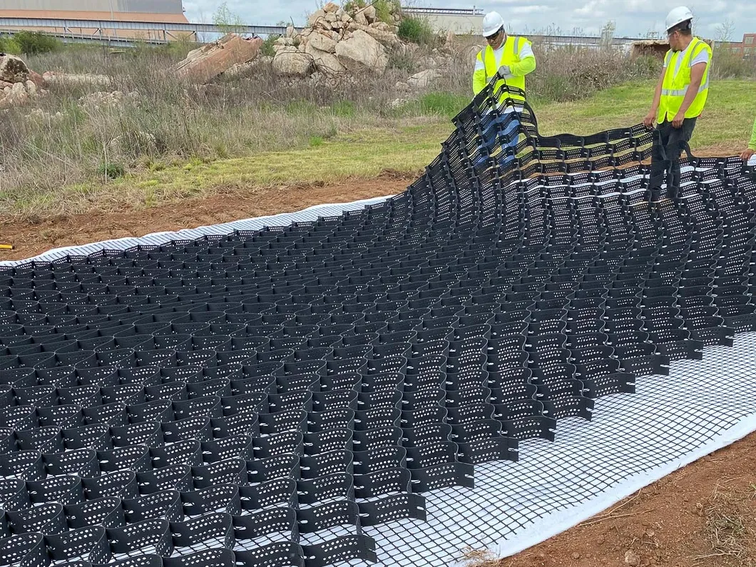 حجر العسل العالي الأسود HDPE Geocell Reinforcement Driveway للطريق الحصى المثبت الشبكة الحائط الحافز 8