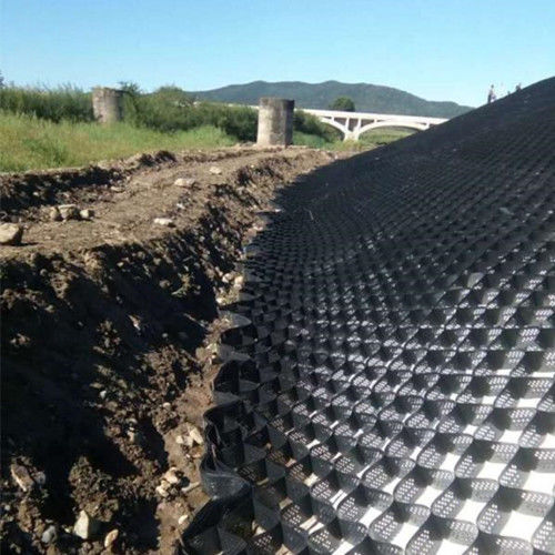 البلاستيك الناعم المنسوج HDPE Geocell 1.1mm إلى 1.8mm سمك للطريق السريع