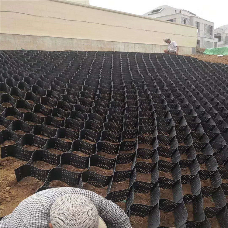 معدل استقرار الحصى الأسود الشبكة الأرضية HDPE Geocell مصنع معدل استقرار الحصى للجدران الداعمة للطريق