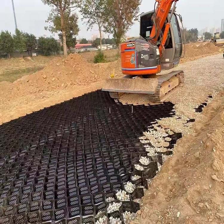الجدران الداعمة للمحيطات المعززة HDPE Geocell سكة الطرق تعزيز التربة استقرار قناة النهر Geocell