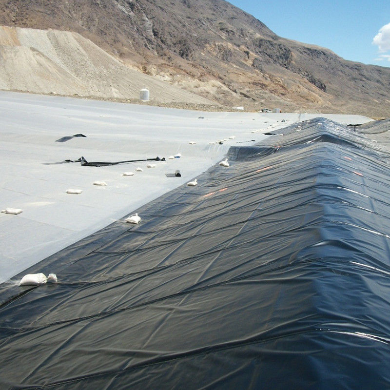 مادة 100% عذراء ASTM Standard GM13 HDPE Geomembrane Liner 0.3mm 0.5mm 1.0mm 1.5mm 2.0mm لمكب النفايات / بركة الجمبري