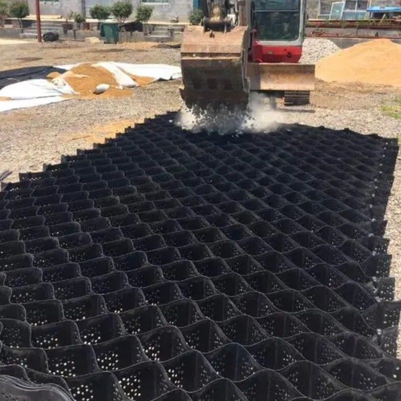 حجر العسل العالي الأسود HDPE Geocell Reinforcement Driveway للطريق الحصى المثبت الشبكة الحائط الحافز