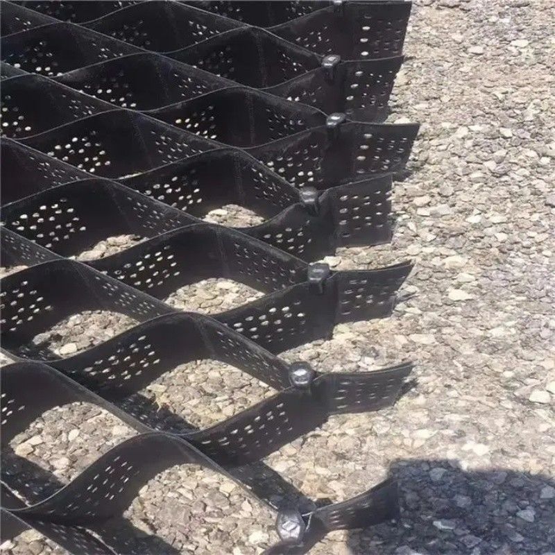 حجر العسل العالي الأسود HDPE Geocell Reinforcement Driveway للطريق الحصى المثبت الشبكة الحائط الحافز