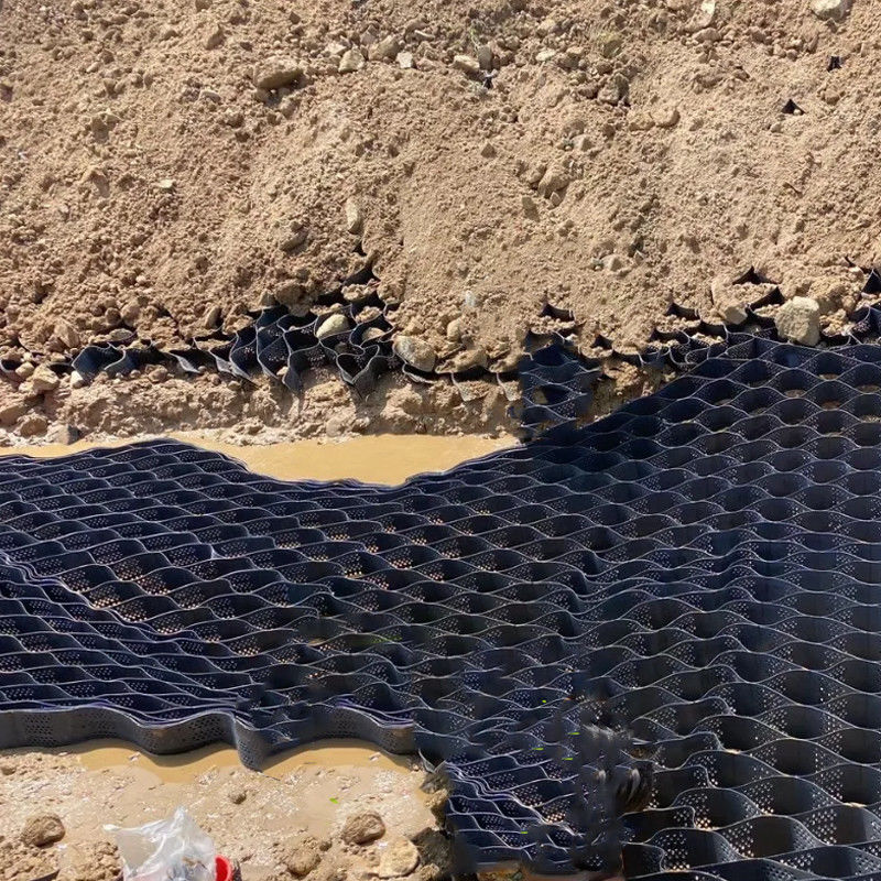 النسيج مع الثقوب نظام الحبس الخلوي العالي حشرة العسل HDPE Geocell للطريق أساس حماية المنحدرات موقف للسيارات طريق القيادة الحائط