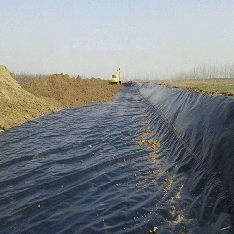 البولي إيثيلين عالي الكثافة (HDPE) الغشاء الجغرافي الأسود المقاوم للأشعة فوق البنفسجية الغطاء البولي إيثيلين بحيرة الغطاء لاحتواء مكب النفايات 1.5mm سمك غشاء الجغرافي 500N قوة الشد