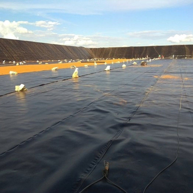 الغشاء الجيولوجي عالي القوة HDPE مع عمر خدمة طويل لمصانع معالجة مياه الصرف الصحي ومشاريع الطاقة الحيوية وخزانات تخزين المياه الصناعية