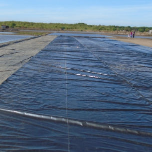 بطانة بركة غشائية زراعية 1 مم مقاومة للماء HDPE بطانة بركة غشائية لمدافن النفايات 0.75 مم 1.5 مم بطانة بركة