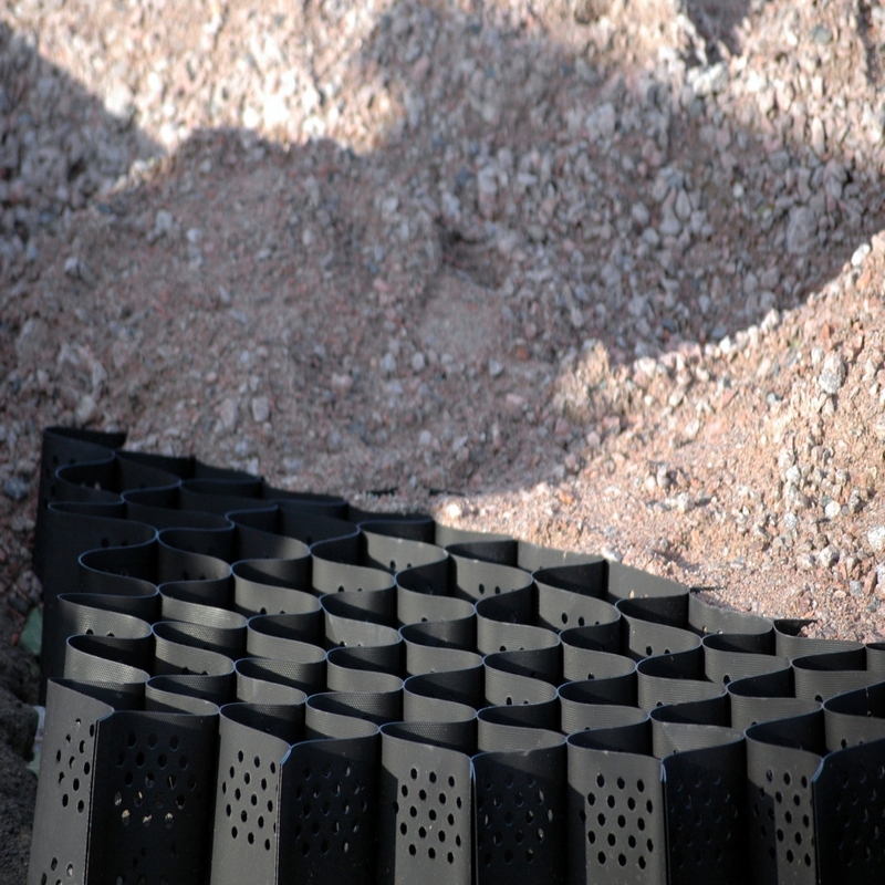 المنسوجة بالثقوب HDPE Geocell نظام الحبس الخلوي العالي حشرة العسل HDPE Geocell للطريق أساس حماية المنحدرات موقف للسيارات طريق القيادة الحائط