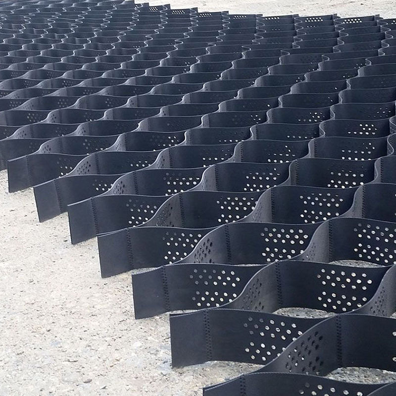 شبكة جيوسيل بلاستيكية من البولي إيثيلين عالي الكثافة (HDPE) محكمة ومثقبة لتثبيت الحصى في الممرات، وتقوية قاعدة الطرق، ومواقف السيارات، وحماية المنحدرات