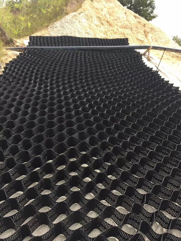 نظام شبكة حصى جيوسيل HDPE شديد التحمل للممرات، تثبيت الأرض، حماية المنحدرات وتقوية الجدران الاستنادية